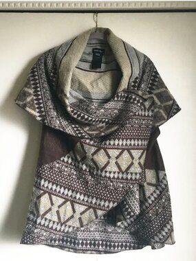 Charlie Paige Sleeveless Soft Woven Knit Cardigan Shawl Tribal Pattern